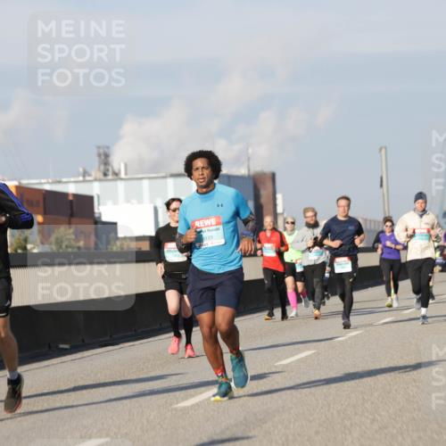 03.10.2025 - Köhlbrandbrückenlauf Jannik Wohlers http://msf.ph/oto/9081090 03.10.2025 09:54:27 Position 3 3808, 3123 meine-sportfotos.de