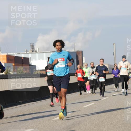 03.10.2025 - Köhlbrandbrückenlauf Jannik Wohlers http://msf.ph/oto/9081104 03.10.2025 09:54:28 Position 3 3808, 3123, 1229 meine-sportfotos.de