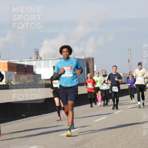03.10.2025 - Köhlbrandbrückenlauf Jannik Wohlers http://msf.ph/oto/9081106 03.10.2025 09:54:28 Position 3 1229, 3808, 3123 meine-sportfotos.de