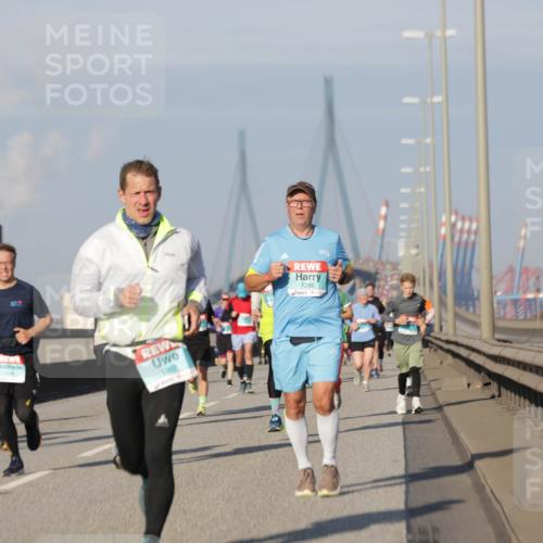 03.10.2025 - Köhlbrandbrückenlauf Jannik Wohlers http://msf.ph/oto/9081200 03.10.2025 09:54:30 Position 3 1286, 1367 meine-sportfotos.de