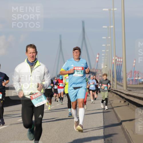 03.10.2025 - Köhlbrandbrückenlauf Jannik Wohlers http://msf.ph/oto/9081211 03.10.2025 09:54:30 Position 3 1367, 1286 meine-sportfotos.de