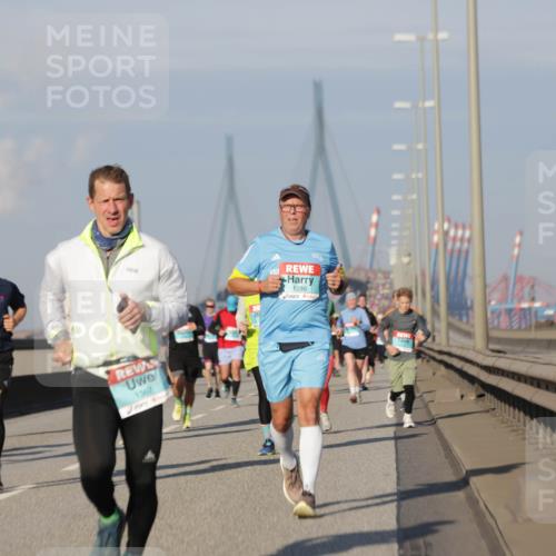 03.10.2025 - Köhlbrandbrückenlauf Jannik Wohlers http://msf.ph/oto/9081218 03.10.2025 09:54:30 Position 3 1367, 1286 meine-sportfotos.de
