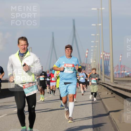 03.10.2025 - Köhlbrandbrückenlauf Jannik Wohlers http://msf.ph/oto/9081222 03.10.2025 09:54:30 Position 3 1367, 1286 meine-sportfotos.de