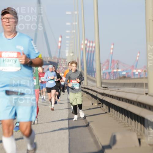 03.10.2025 - Köhlbrandbrückenlauf Jannik Wohlers http://msf.ph/oto/9081284 03.10.2025 09:54:32 Position 3  meine-sportfotos.de