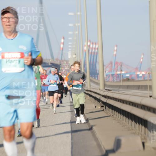 03.10.2025 - Köhlbrandbrückenlauf Jannik Wohlers http://msf.ph/oto/9081287 03.10.2025 09:54:32 Position 3  meine-sportfotos.de