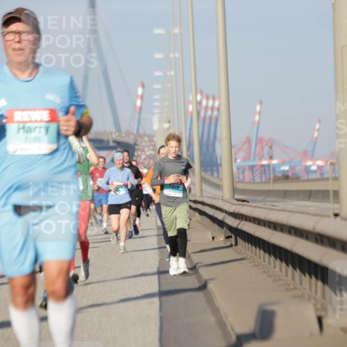 03.10.2025 - Köhlbrandbrückenlauf Jannik Wohlers http://msf.ph/oto/9081292 03.10.2025 09:54:32 Position 3 1286 meine-sportfotos.de