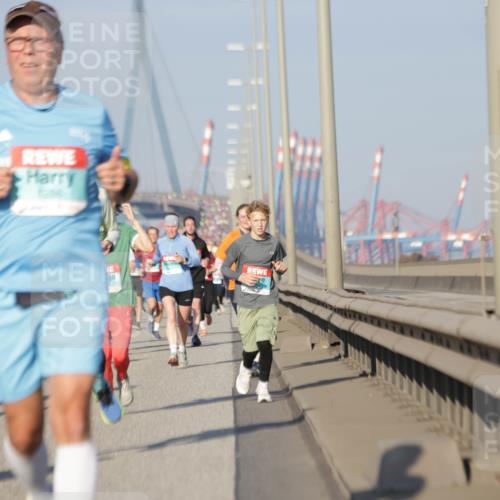 03.10.2025 - Köhlbrandbrückenlauf Jannik Wohlers http://msf.ph/oto/9081307 03.10.2025 09:54:32 Position 3 286 meine-sportfotos.de