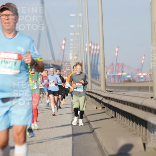 03.10.2025 - Köhlbrandbrückenlauf Jannik Wohlers http://msf.ph/oto/9081311 03.10.2025 09:54:33 Position 3 8707 meine-sportfotos.de