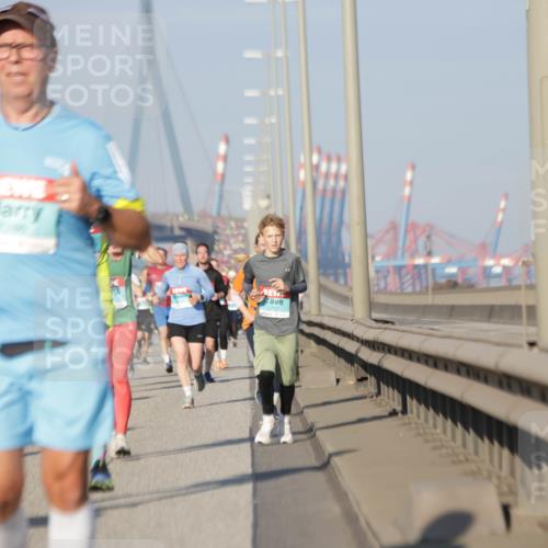 03.10.2025 - Köhlbrandbrückenlauf Jannik Wohlers http://msf.ph/oto/9081318 03.10.2025 09:54:33 Position 3 1288, 3707 meine-sportfotos.de