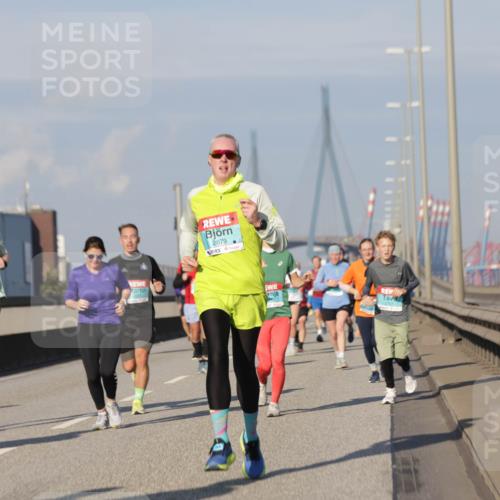 03.10.2025 - Köhlbrandbrückenlauf Jannik Wohlers http://msf.ph/oto/9081383 03.10.2025 09:54:35 Position 3 2679 meine-sportfotos.de