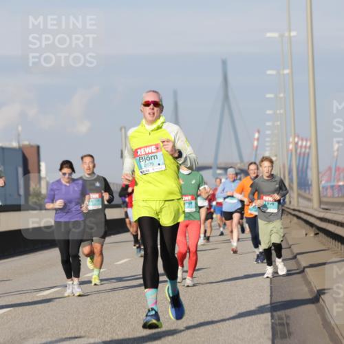 03.10.2025 - Köhlbrandbrückenlauf Jannik Wohlers http://msf.ph/oto/9081387 03.10.2025 09:54:35 Position 3 2679 meine-sportfotos.de