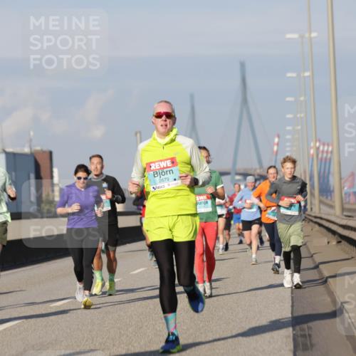 03.10.2025 - Köhlbrandbrückenlauf Jannik Wohlers http://msf.ph/oto/9081396 03.10.2025 09:54:35 Position 3 2679 meine-sportfotos.de