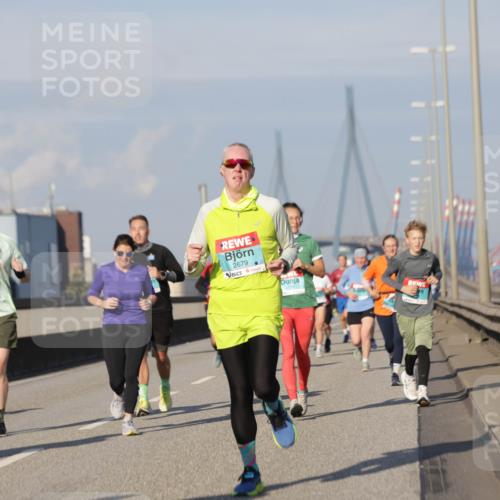 03.10.2025 - Köhlbrandbrückenlauf Jannik Wohlers http://msf.ph/oto/9081405 03.10.2025 09:54:35 Position 3 2679 meine-sportfotos.de