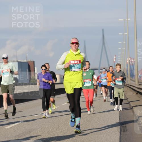 03.10.2025 - Köhlbrandbrückenlauf Jannik Wohlers http://msf.ph/oto/9081423 03.10.2025 09:54:35 Position 3 10, 2679 meine-sportfotos.de