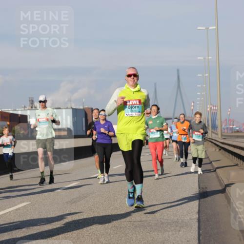 03.10.2025 - Köhlbrandbrückenlauf Jannik Wohlers http://msf.ph/oto/9081458 03.10.2025 09:54:36 Position 3 7, 2679 meine-sportfotos.de
