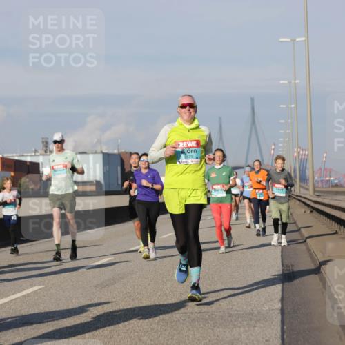 03.10.2025 - Köhlbrandbrückenlauf Jannik Wohlers http://msf.ph/oto/9081468 03.10.2025 09:54:36 Position 3 2679 meine-sportfotos.de