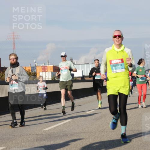 03.10.2025 - Köhlbrandbrückenlauf Jannik Wohlers http://msf.ph/oto/9081491 03.10.2025 09:54:37 Position 3 10, 2679 meine-sportfotos.de
