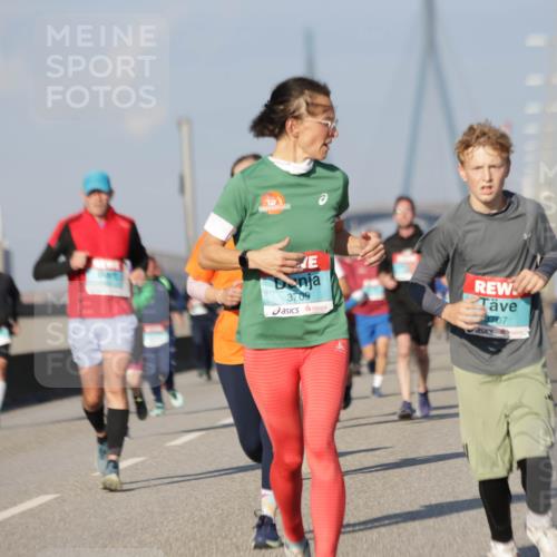 03.10.2025 - Köhlbrandbrückenlauf Jannik Wohlers http://msf.ph/oto/9081507 03.10.2025 09:54:39 Position 3 3709, 3707 meine-sportfotos.de