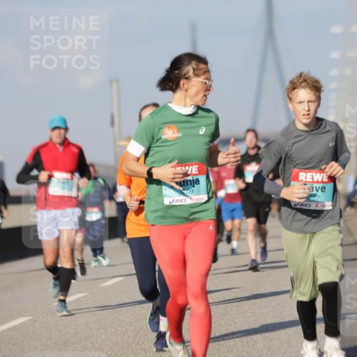 03.10.2025 - Köhlbrandbrückenlauf Jannik Wohlers http://msf.ph/oto/9081511 03.10.2025 09:54:39 Position 3 3709, 707 meine-sportfotos.de
