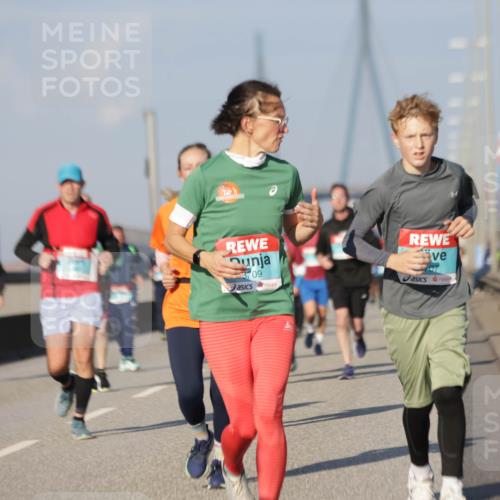 03.10.2025 - Köhlbrandbrückenlauf Jannik Wohlers http://msf.ph/oto/9081513 03.10.2025 09:54:39 Position 3 09, 707 meine-sportfotos.de