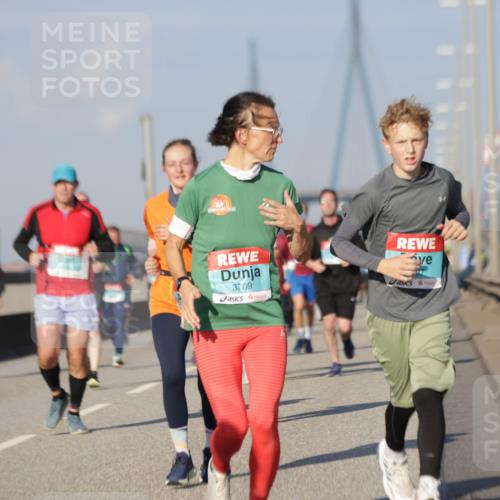03.10.2025 - Köhlbrandbrückenlauf Jannik Wohlers http://msf.ph/oto/9081519 03.10.2025 09:54:39 Position 3 3709 meine-sportfotos.de