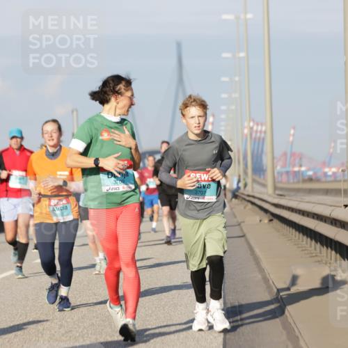 03.10.2025 - Köhlbrandbrückenlauf Jannik Wohlers http://msf.ph/oto/9081523 03.10.2025 09:54:39 Position 3 3709, 3707 meine-sportfotos.de