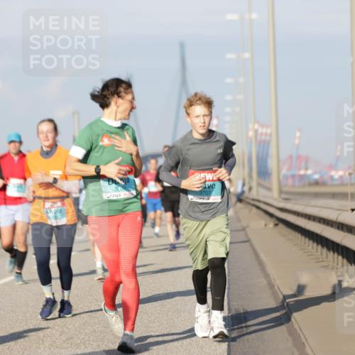 03.10.2025 - Köhlbrandbrückenlauf Jannik Wohlers http://msf.ph/oto/9081532 03.10.2025 09:54:39 Position 3 3707, 3709 meine-sportfotos.de