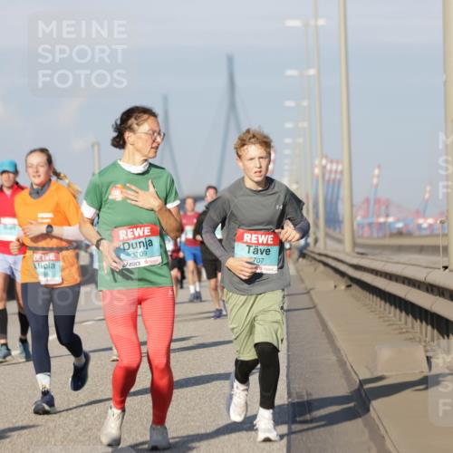 03.10.2025 - Köhlbrandbrückenlauf Jannik Wohlers http://msf.ph/oto/9081546 03.10.2025 09:54:40 Position 3 3709, 707 meine-sportfotos.de