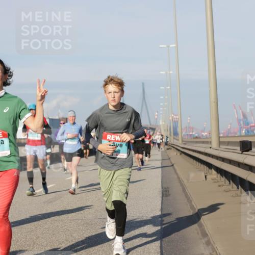 03.10.2025 - Köhlbrandbrückenlauf Jannik Wohlers http://msf.ph/oto/9081657 03.10.2025 09:54:42 Position 3 858, 3709 meine-sportfotos.de