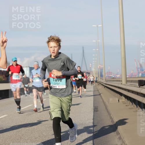 03.10.2025 - Köhlbrandbrückenlauf Jannik Wohlers http://msf.ph/oto/9081691 03.10.2025 09:54:42 Position 3 3709, 6, 3707 meine-sportfotos.de