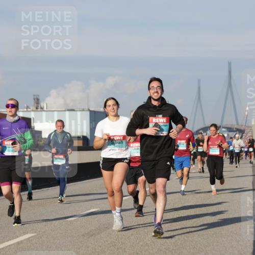 03.10.2025 - Köhlbrandbrückenlauf Jannik Wohlers http://msf.ph/oto/9081741 03.10.2025 09:54:46 Position 3 1401, 2134 meine-sportfotos.de
