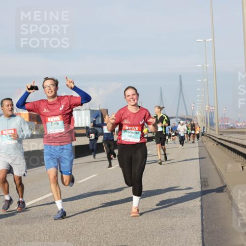 03.10.2025 - Köhlbrandbrückenlauf Jannik Wohlers http://msf.ph/oto/9081861 03.10.2025 09:54:50 Position 3 3542, 1901, 1818 meine-sportfotos.de