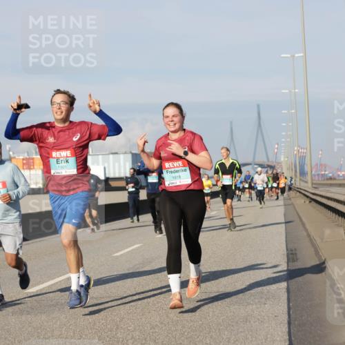 03.10.2025 - Köhlbrandbrückenlauf Jannik Wohlers http://msf.ph/oto/9081883 03.10.2025 09:54:51 Position 3 3542, 1901, 1818 meine-sportfotos.de