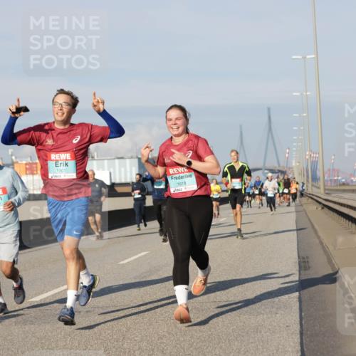 03.10.2025 - Köhlbrandbrückenlauf Jannik Wohlers http://msf.ph/oto/9081886 03.10.2025 09:54:51 Position 3 2542, 1901, 1818 meine-sportfotos.de
