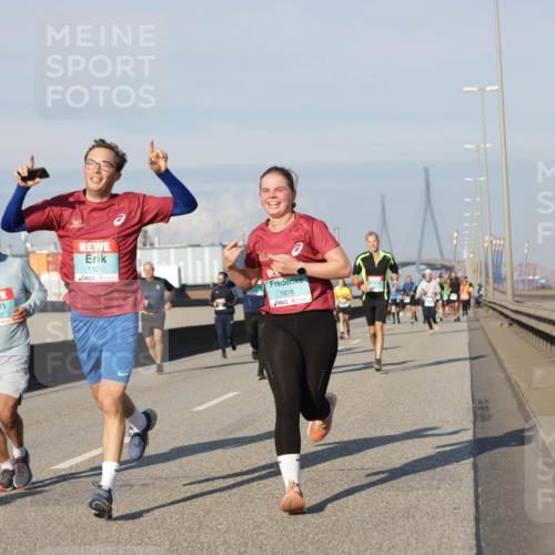 03.10.2025 - Köhlbrandbrückenlauf Jannik Wohlers http://msf.ph/oto/9081892 03.10.2025 09:54:51 Position 3 3542, 1901, 1818 meine-sportfotos.de