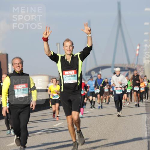 03.10.2025 - Köhlbrandbrückenlauf Jannik Wohlers http://msf.ph/oto/9081921 03.10.2025 09:54:52 Position 3 1568, 1464, 1201 meine-sportfotos.de