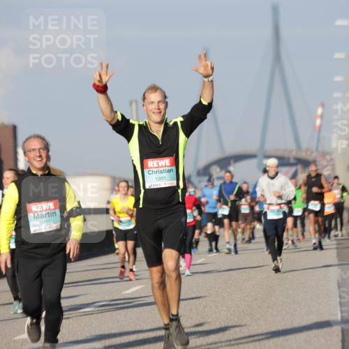 03.10.2025 - Köhlbrandbrückenlauf Jannik Wohlers http://msf.ph/oto/9081924 03.10.2025 09:54:52 Position 3 1558, 1464, 1201 meine-sportfotos.de