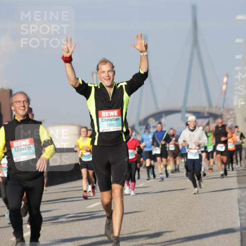 03.10.2025 - Köhlbrandbrückenlauf Jannik Wohlers http://msf.ph/oto/9081932 03.10.2025 09:54:52 Position 3 1568, 1464, 1201 meine-sportfotos.de