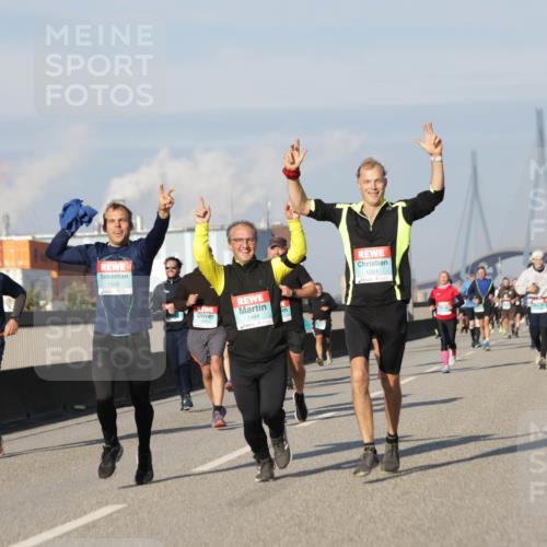 03.10.2025 - Köhlbrandbrückenlauf Jannik Wohlers http://msf.ph/oto/9081975 03.10.2025 09:54:53 Position 3 1558, 1301, 1464, 1201 meine-sportfotos.de