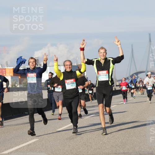 03.10.2025 - Köhlbrandbrückenlauf Jannik Wohlers http://msf.ph/oto/9081987 03.10.2025 09:54:53 Position 3 1558, 1464, 1201 meine-sportfotos.de