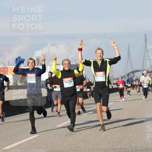 03.10.2025 - Köhlbrandbrückenlauf Jannik Wohlers http://msf.ph/oto/9081990 03.10.2025 09:54:53 Position 3 1558, 1464, 1201 meine-sportfotos.de