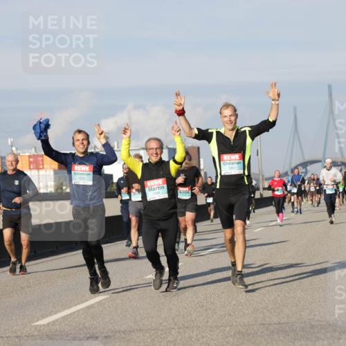 03.10.2025 - Köhlbrandbrückenlauf Jannik Wohlers http://msf.ph/oto/9082017 03.10.2025 09:54:53 Position 3 1558, 1464, 1201 meine-sportfotos.de