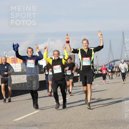 03.10.2025 - Köhlbrandbrückenlauf Jannik Wohlers http://msf.ph/oto/9082019 03.10.2025 09:54:53 Position 3 1558, 1464, 1201 meine-sportfotos.de