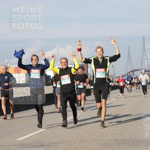 03.10.2025 - Köhlbrandbrückenlauf Jannik Wohlers http://msf.ph/oto/9082026 03.10.2025 09:54:54 Position 3 1558, 1464, 1201 meine-sportfotos.de
