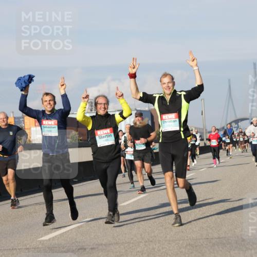 03.10.2025 - Köhlbrandbrückenlauf Jannik Wohlers http://msf.ph/oto/9082058 03.10.2025 09:54:54 Position 3 1558, 1464, 1201 meine-sportfotos.de
