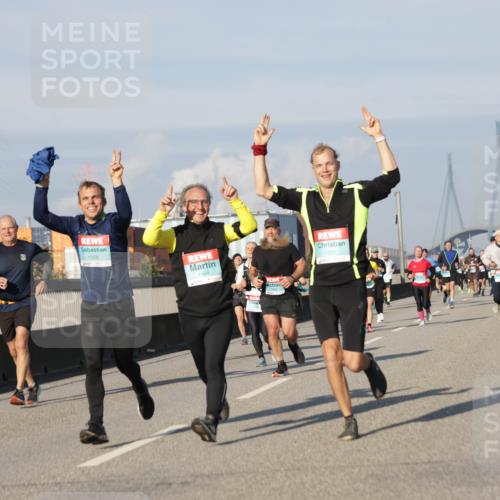 03.10.2025 - Köhlbrandbrückenlauf Jannik Wohlers http://msf.ph/oto/9082062 03.10.2025 09:54:54 Position 3 1558, 1464, 1201 meine-sportfotos.de