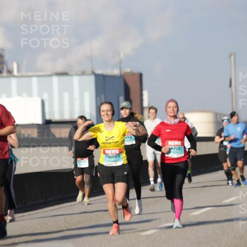 03.10.2025 - Köhlbrandbrückenlauf Jannik Wohlers http://msf.ph/oto/9082221 03.10.2025 09:54:58 Position 3 3334, 747, 3524 meine-sportfotos.de