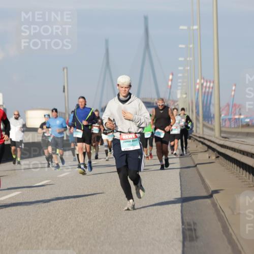 03.10.2025 - Köhlbrandbrückenlauf Jannik Wohlers http://msf.ph/oto/9082256 03.10.2025 09:54:59 Position 3 3524, 1544 meine-sportfotos.de