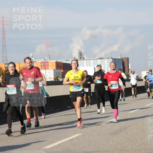 03.10.2025 - Köhlbrandbrückenlauf Jannik Wohlers http://msf.ph/oto/9082268 03.10.2025 09:55:00 Position 3 2882, 3068, 3334, 6524 meine-sportfotos.de