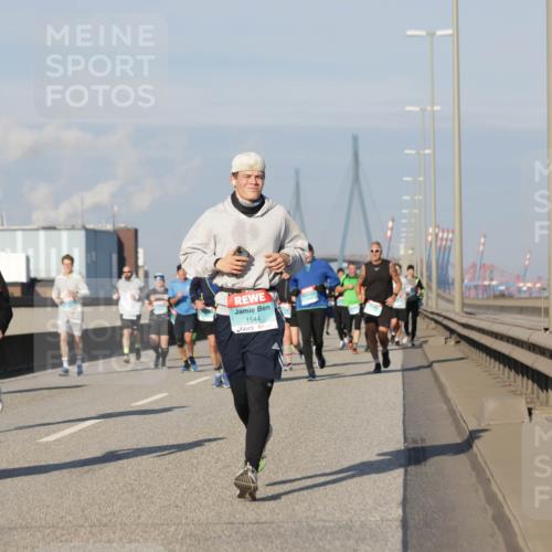 03.10.2025 - Köhlbrandbrückenlauf Jannik Wohlers http://msf.ph/oto/9082290 03.10.2025 09:55:02 Position 3 3524, 1544 meine-sportfotos.de